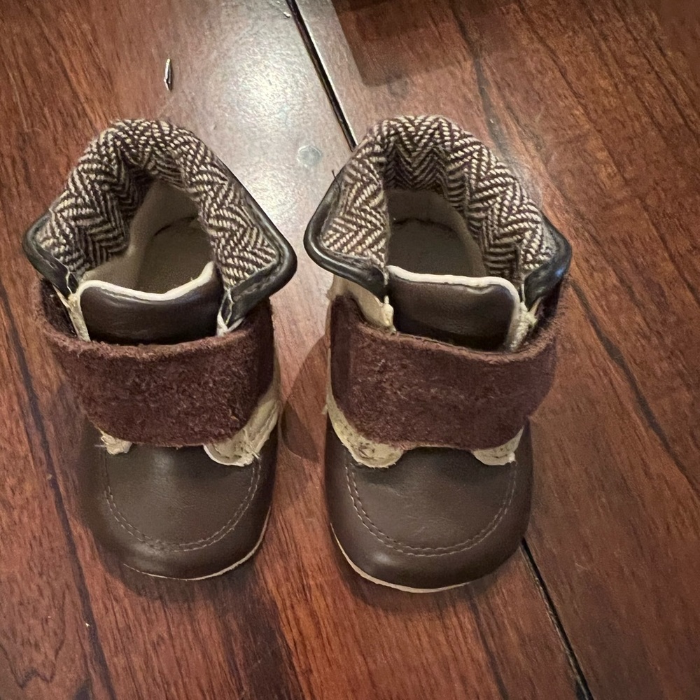 Robeez baby booties